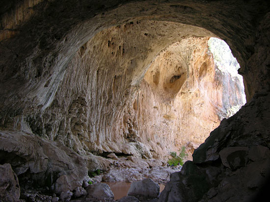 Inside the Tonto Natural Bridge